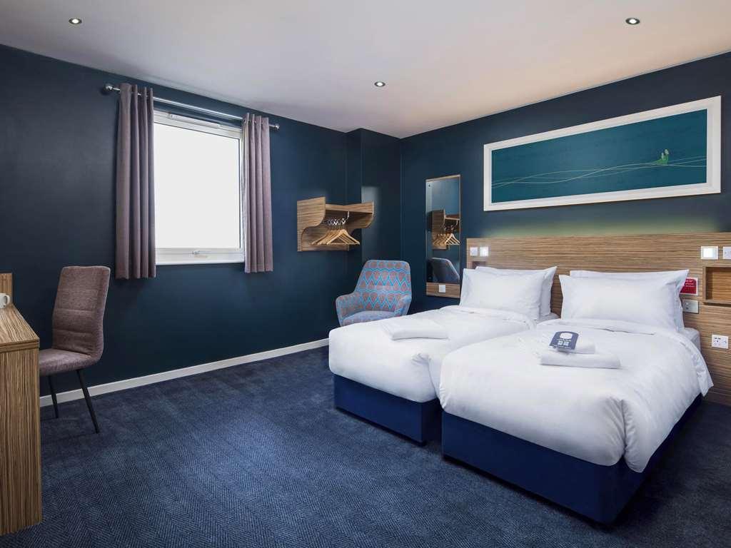 Travelodge Cardiff Whitchurch Room photo